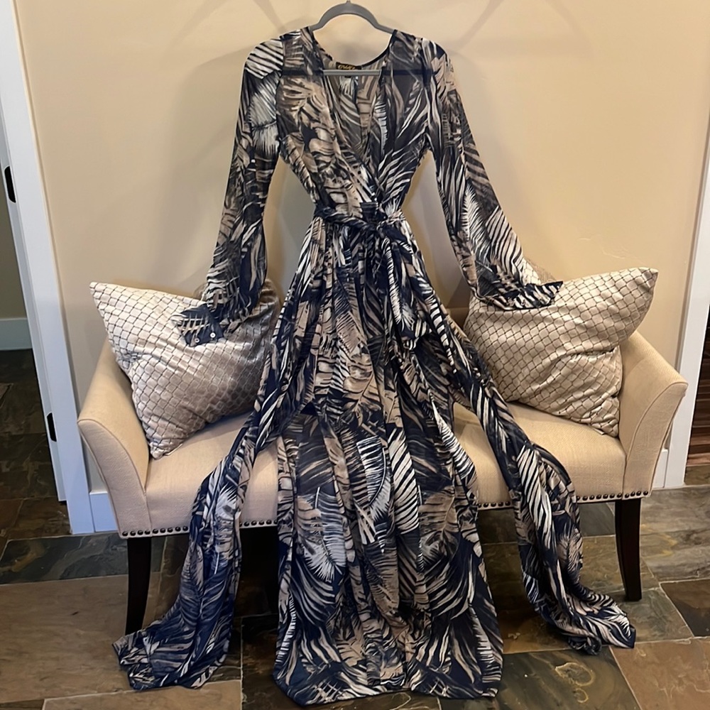 Womens long sleeved blue and tan dress